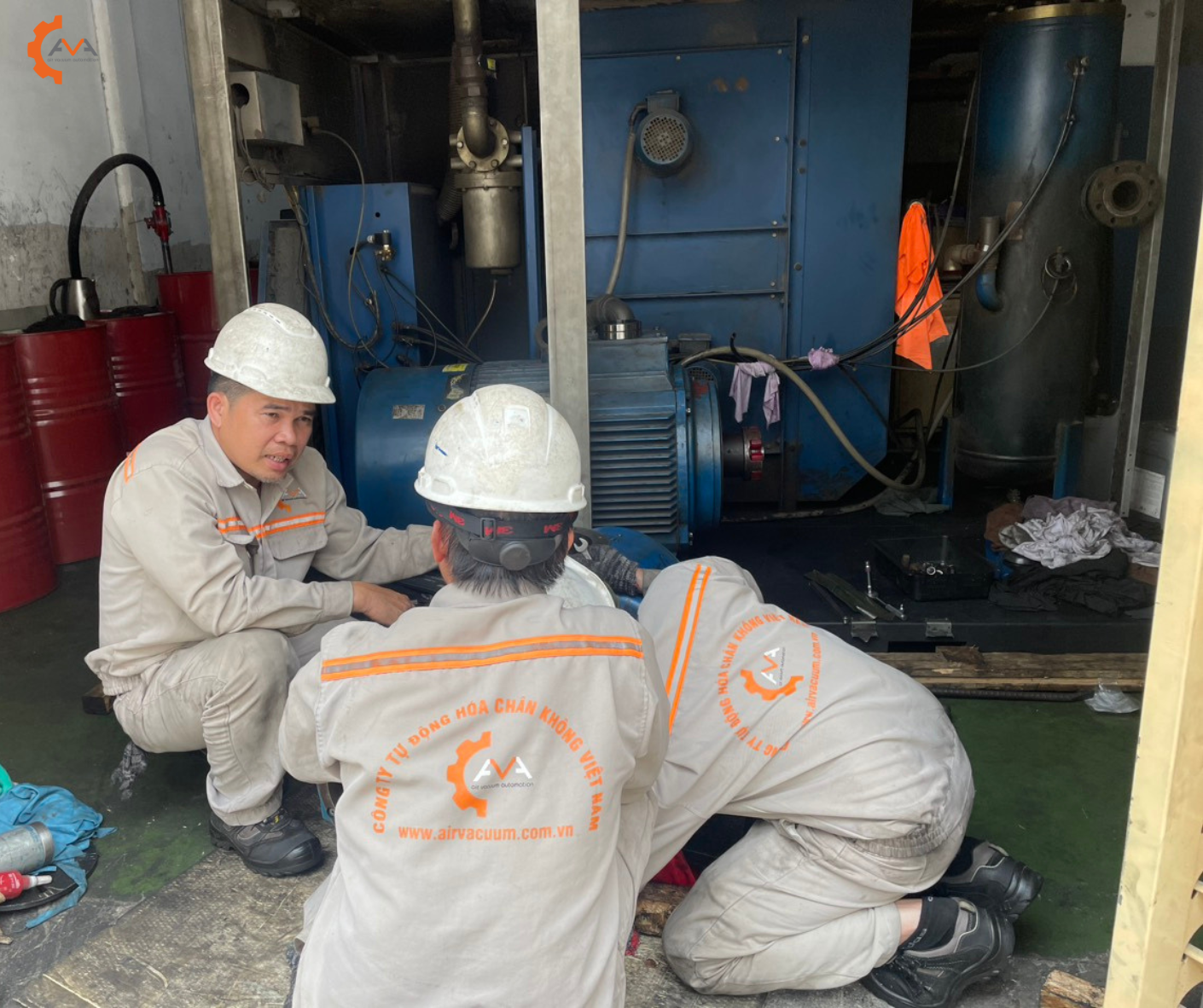 Maintenance of air compressor 110k for factory