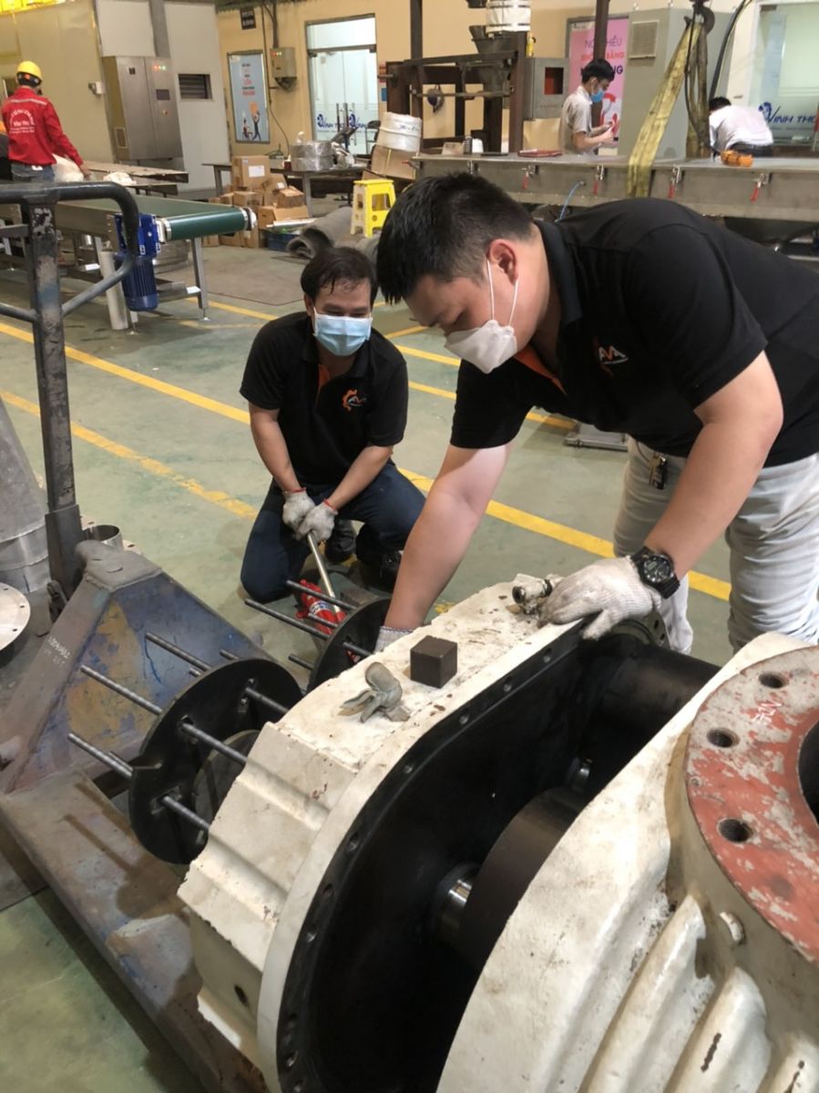 lắp đặt bơm chân không